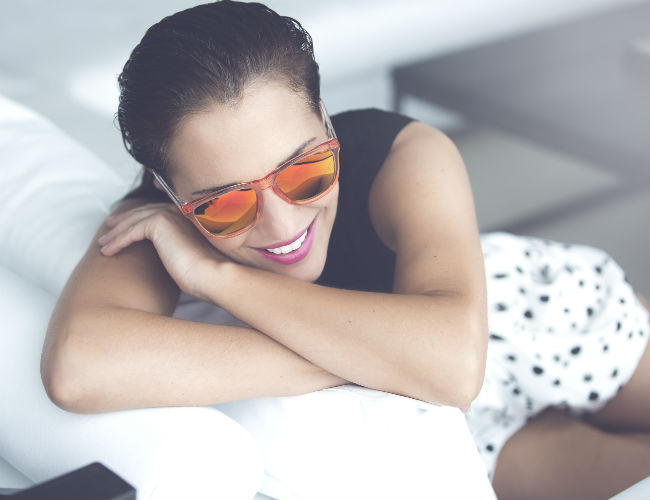 Paula Echevarría diseña una colección de gafas de sol para Hawkers - Bekia  Moda