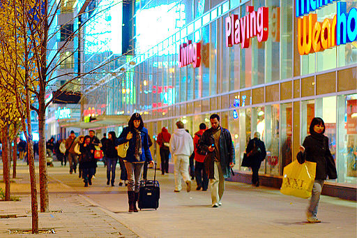 03 Shopping topic image Shoppers on Dundas street Toronto