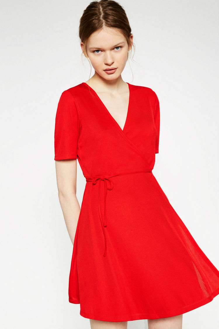 Deportes Evaluación lucha Los vestidos rojos imprescinbles para este verano de Zara - Modalia.es