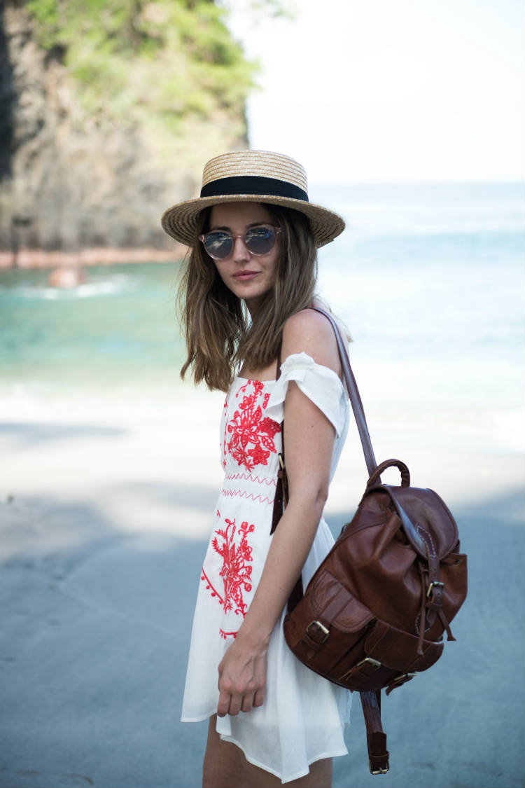 vestido blanco corto bordados rojos lovely pepa sombrero paja