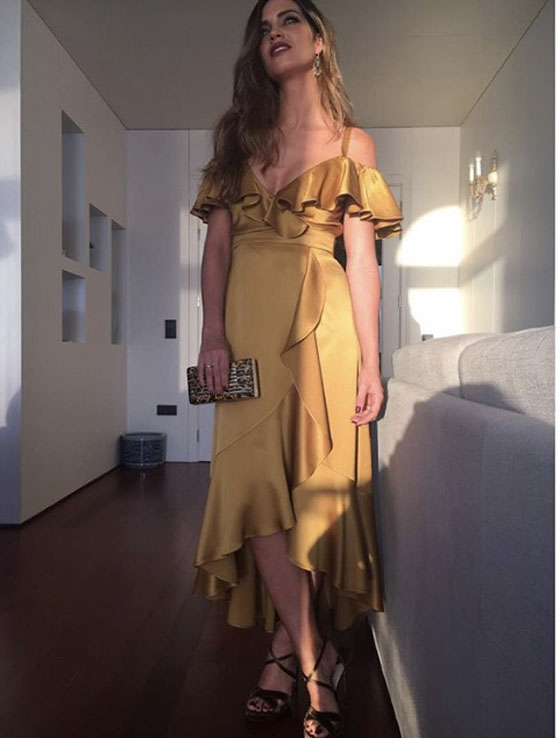 vestido dorado sara carbonero