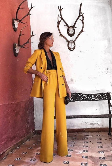 Trajes de chaqueta de colores BBC, la tendencia para esta primavera 2018 en Zara y Stradivarius -