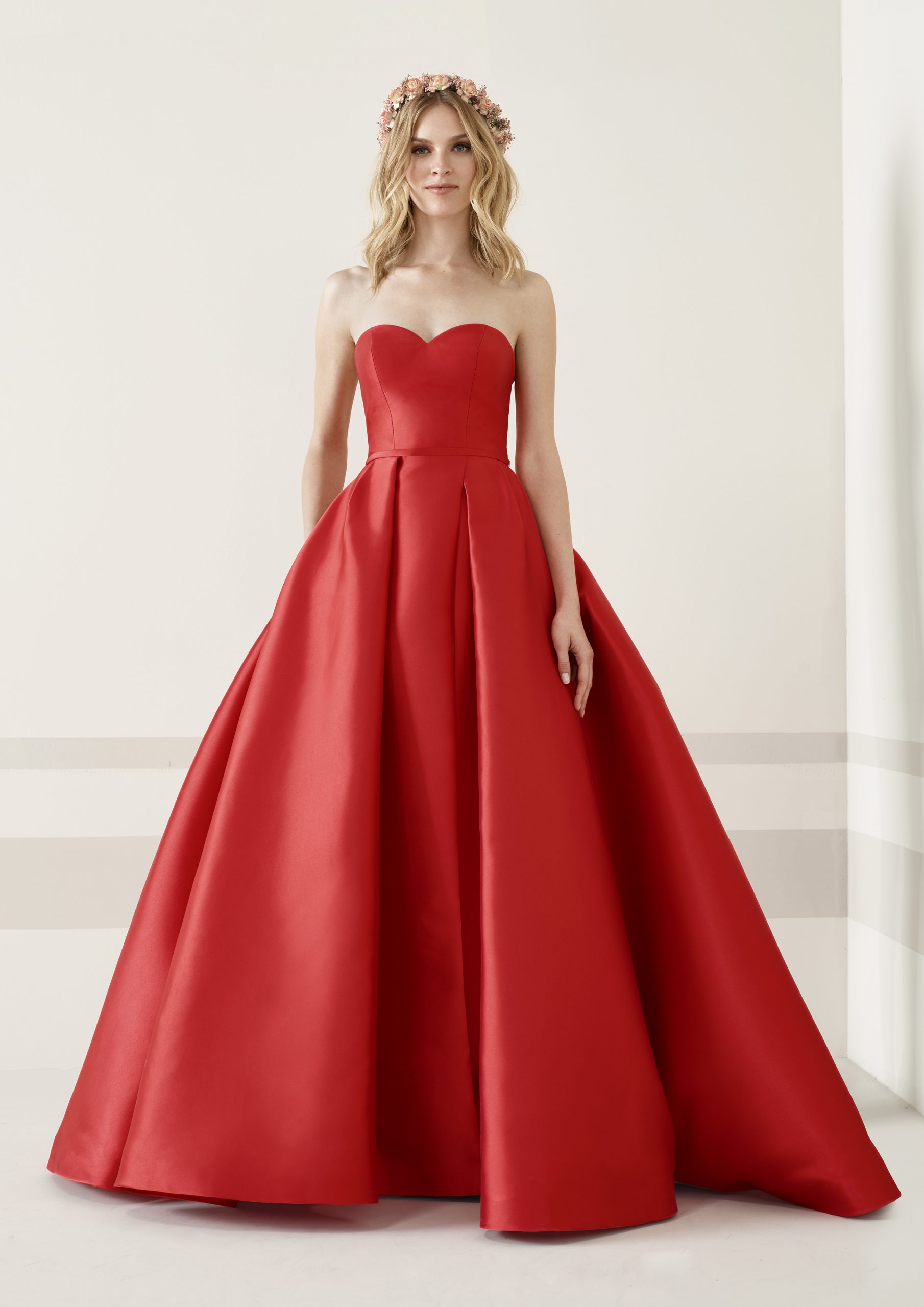 4 tendencias en vestidos de ser la invitada perfecta, colección Pronovias 2019 - Modalia.es