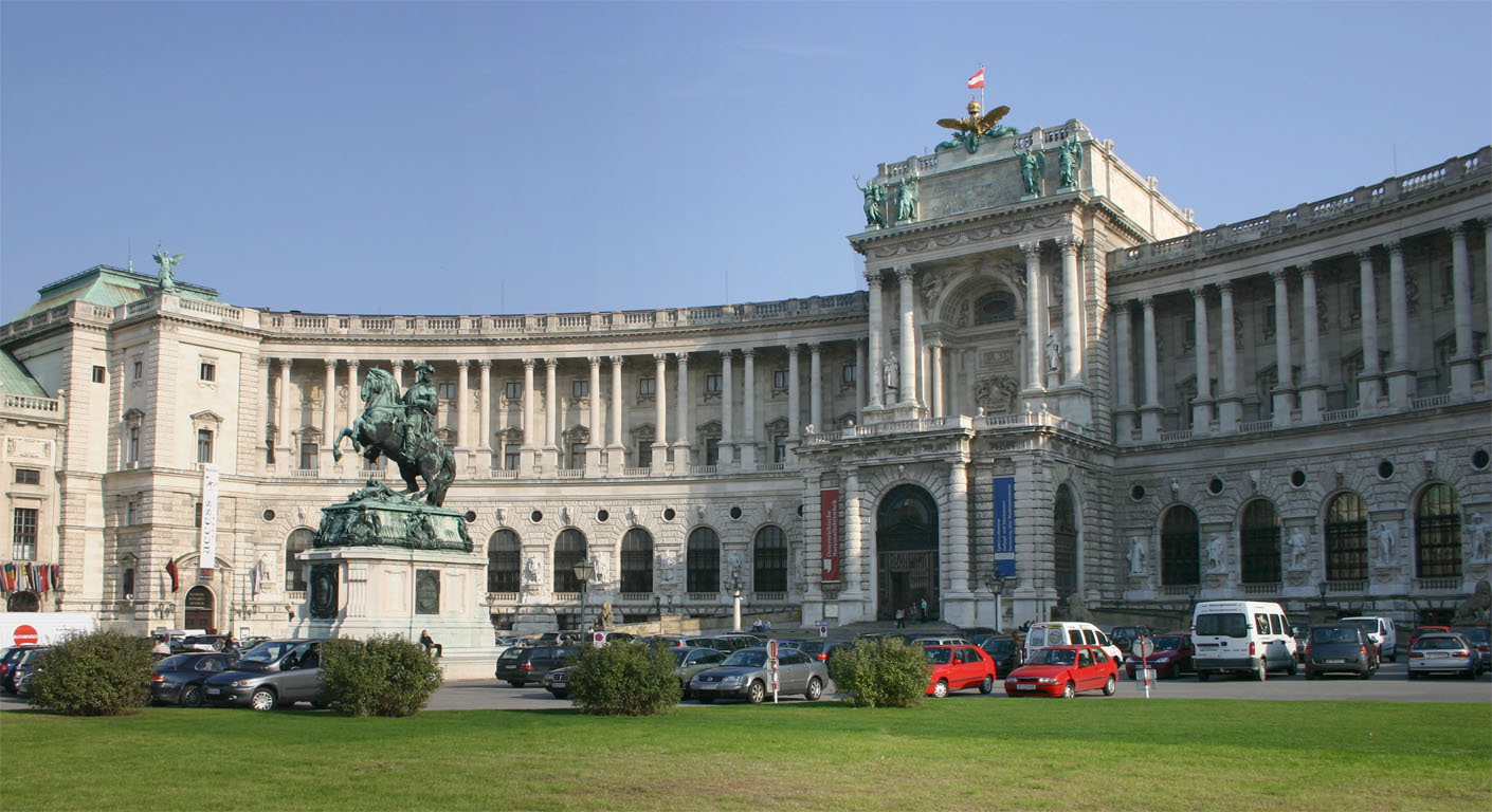 Palacio de Hofburg, (dentro se encuentra la Biblioteca Nacional)