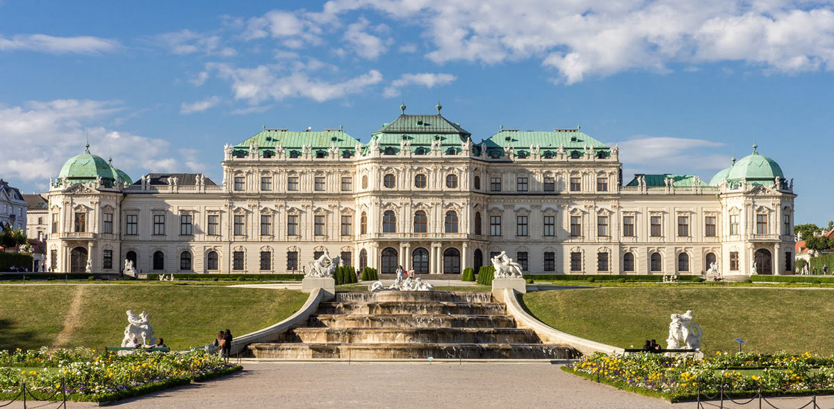 Vista frontal del Palacio Belvedere