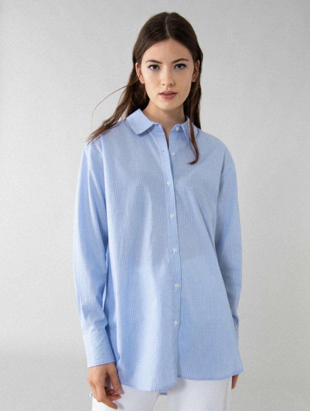 Camisa popelín básica de rayas azules y blancas (12’99€)